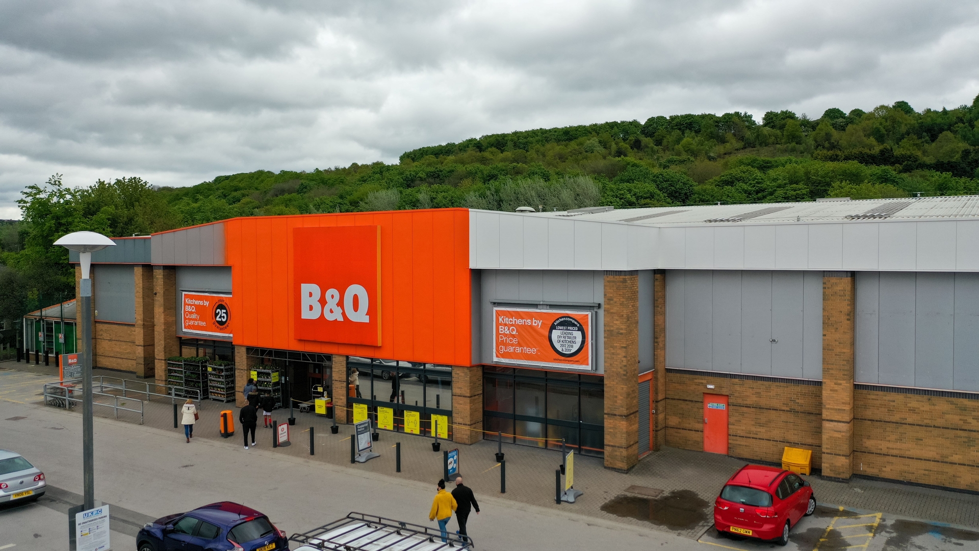 B And Q Huddersfield Opening Times